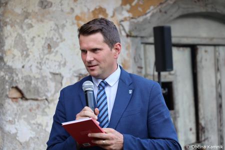 Ob Maistrovem letu izšla pesniška zbirka Maistrovih trideset (22)